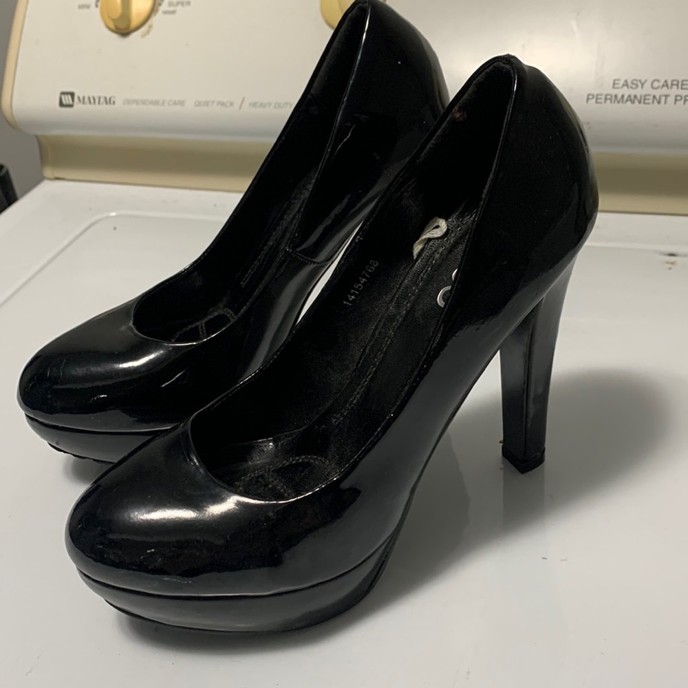 Black heels size 6